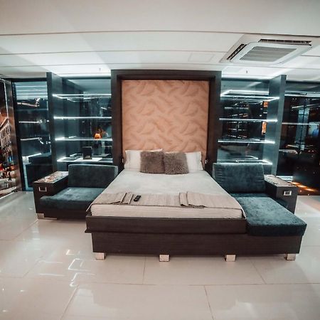 1Million Luxury Suites Medellín Exteriér fotografie