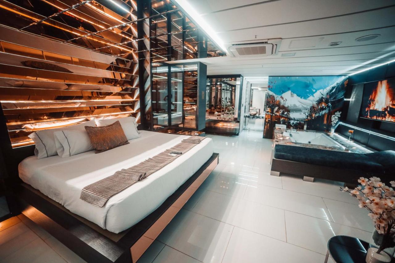 1Million Luxury Suites Medellín Exteriér fotografie