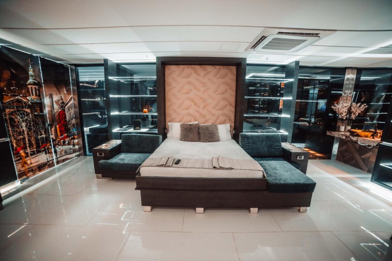 1Million Luxury Suites Medellín Exteriér fotografie