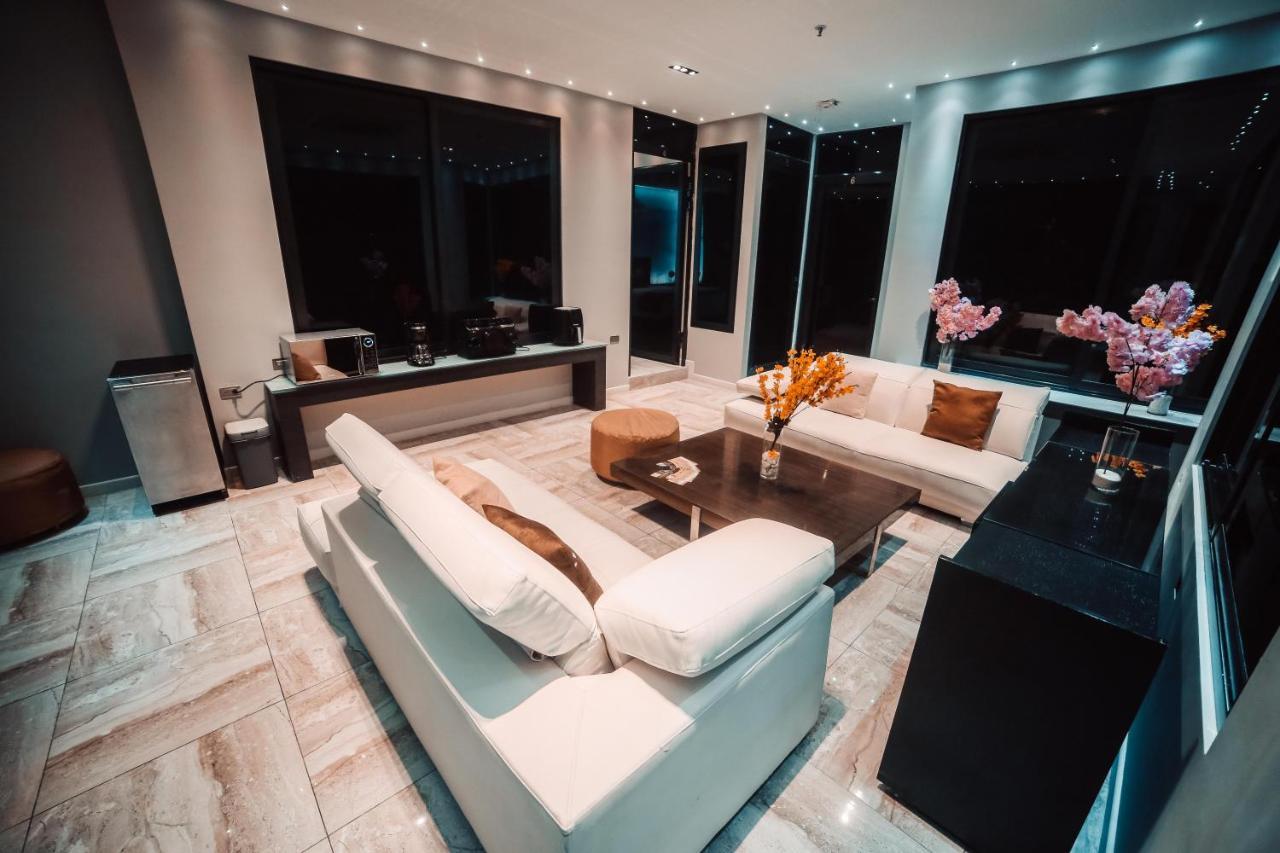 1Million Luxury Suites Medellín Exteriér fotografie