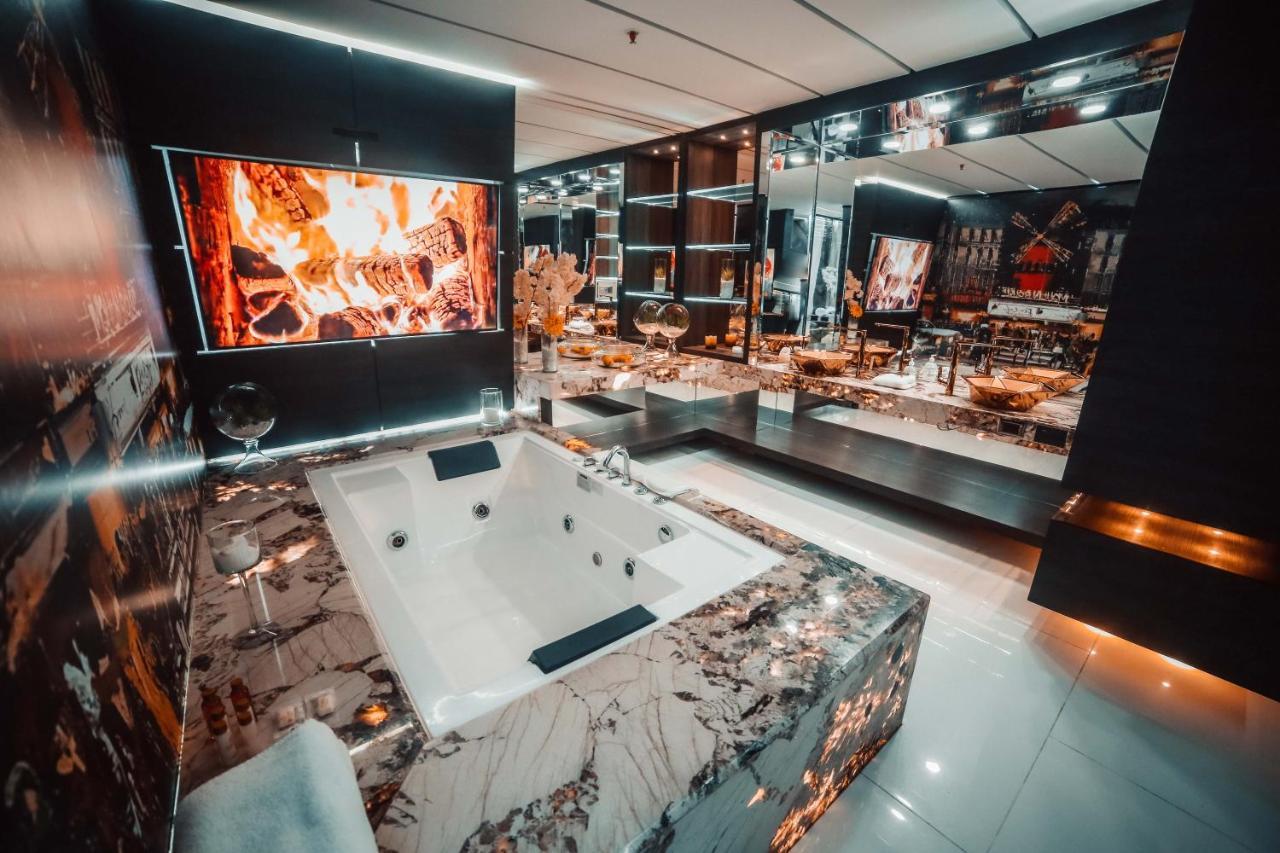 1Million Luxury Suites Medellín Exteriér fotografie