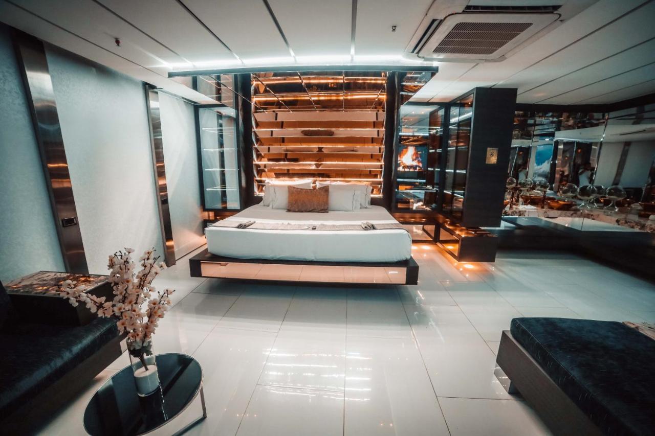 1Million Luxury Suites Medellín Exteriér fotografie
