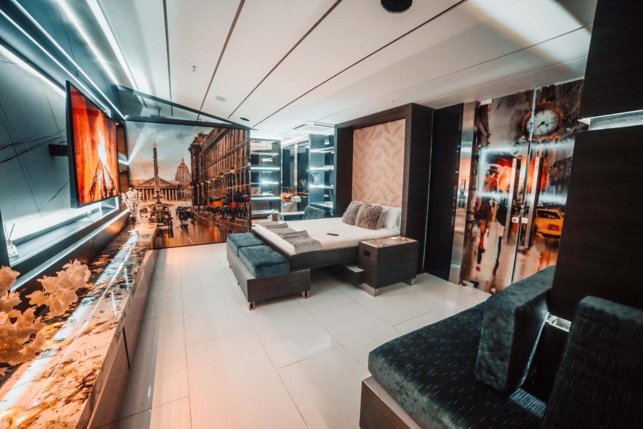 1Million Luxury Suites Medellín Exteriér fotografie