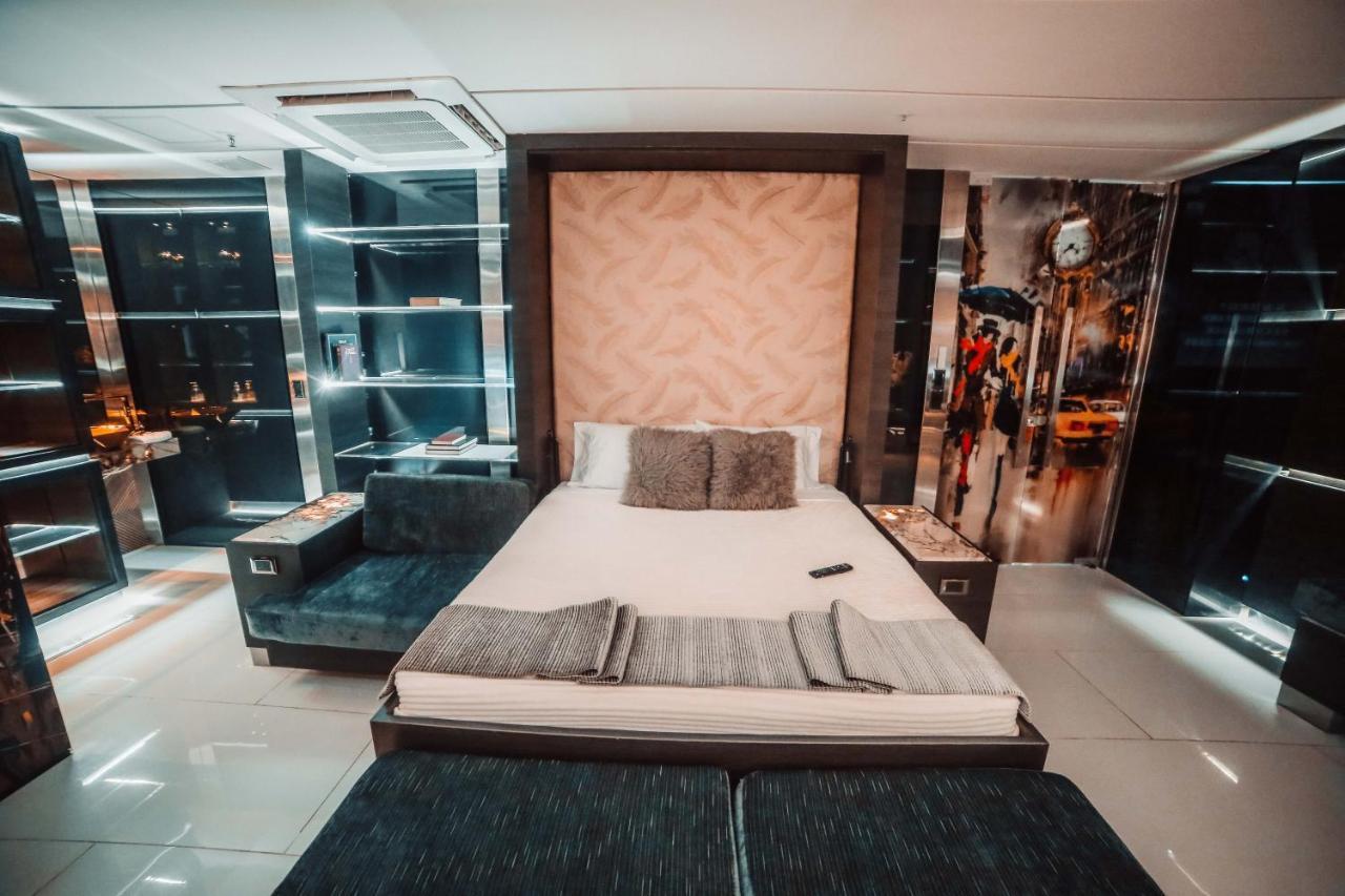 1Million Luxury Suites Medellín Exteriér fotografie