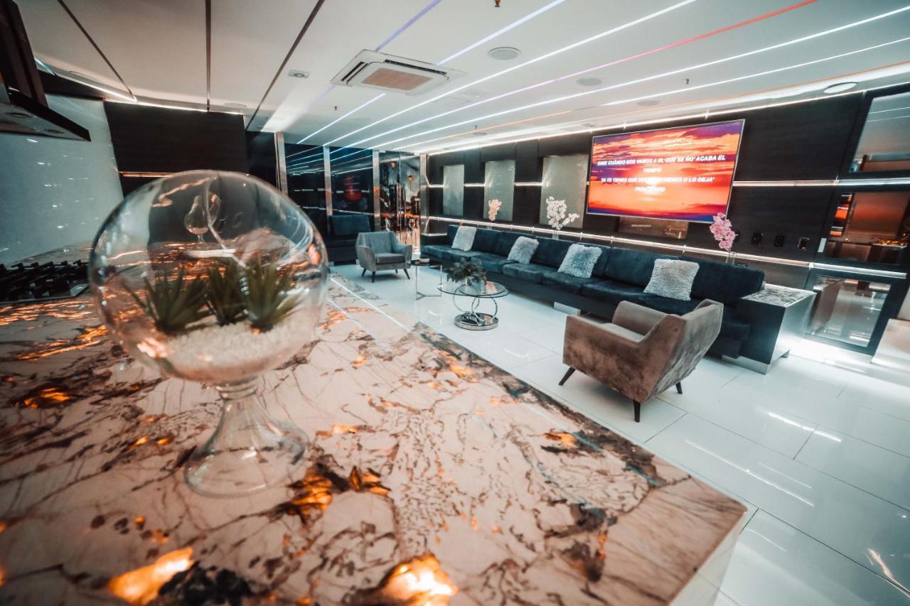 1Million Luxury Suites Medellín Exteriér fotografie
