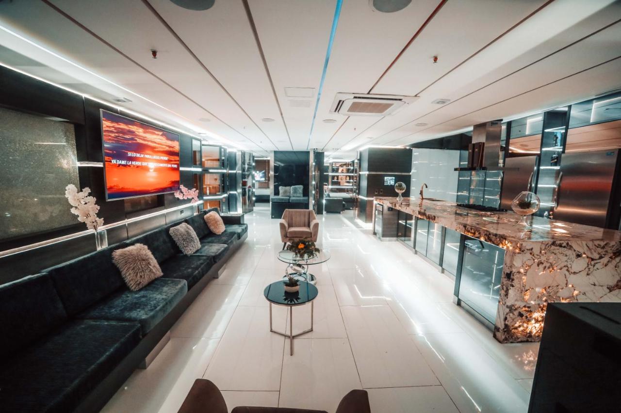 1Million Luxury Suites Medellín Exteriér fotografie