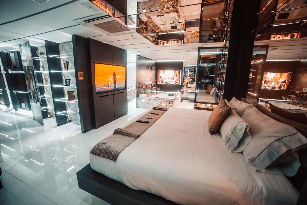 1Million Luxury Suites Medellín Exteriér fotografie