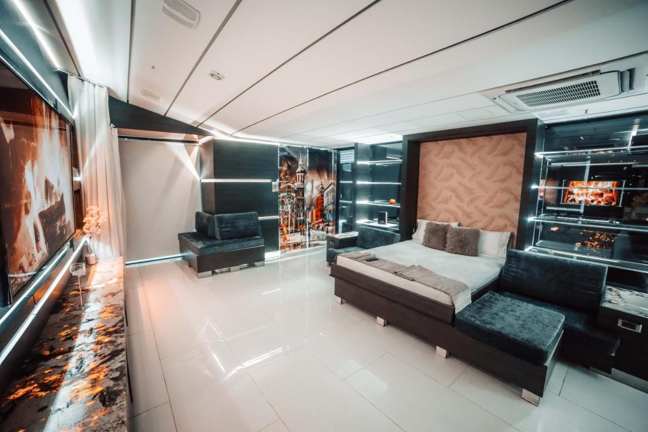 1Million Luxury Suites Medellín Exteriér fotografie