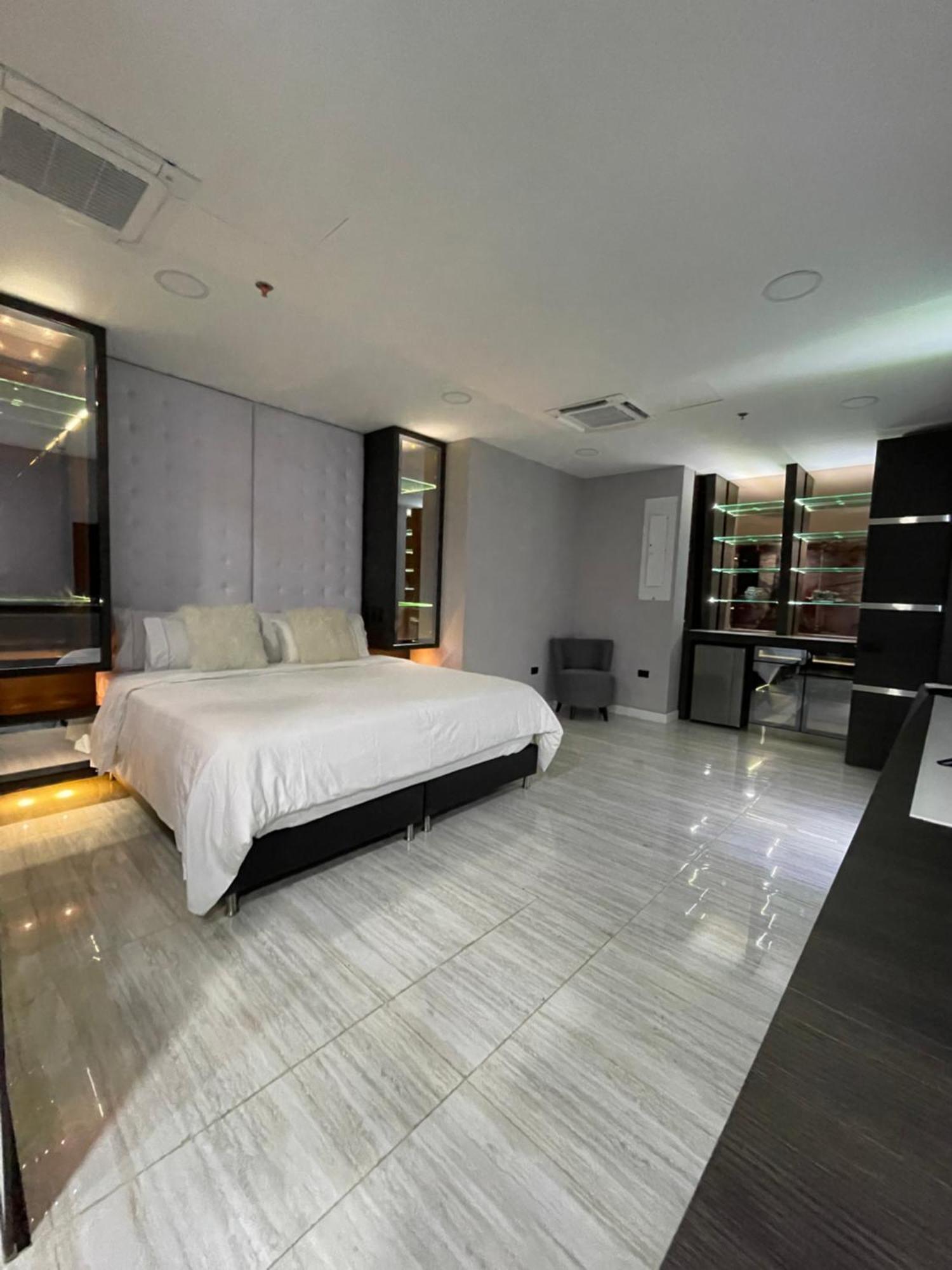 1Million Luxury Suites Medellín Exteriér fotografie