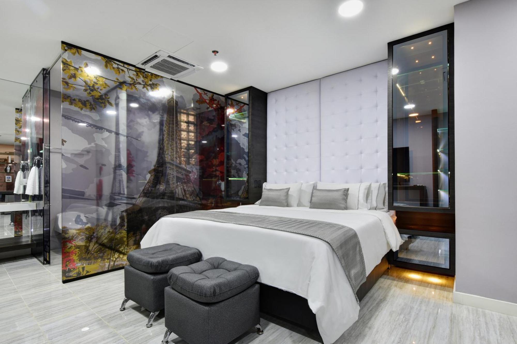 1Million Luxury Suites Medellín Exteriér fotografie