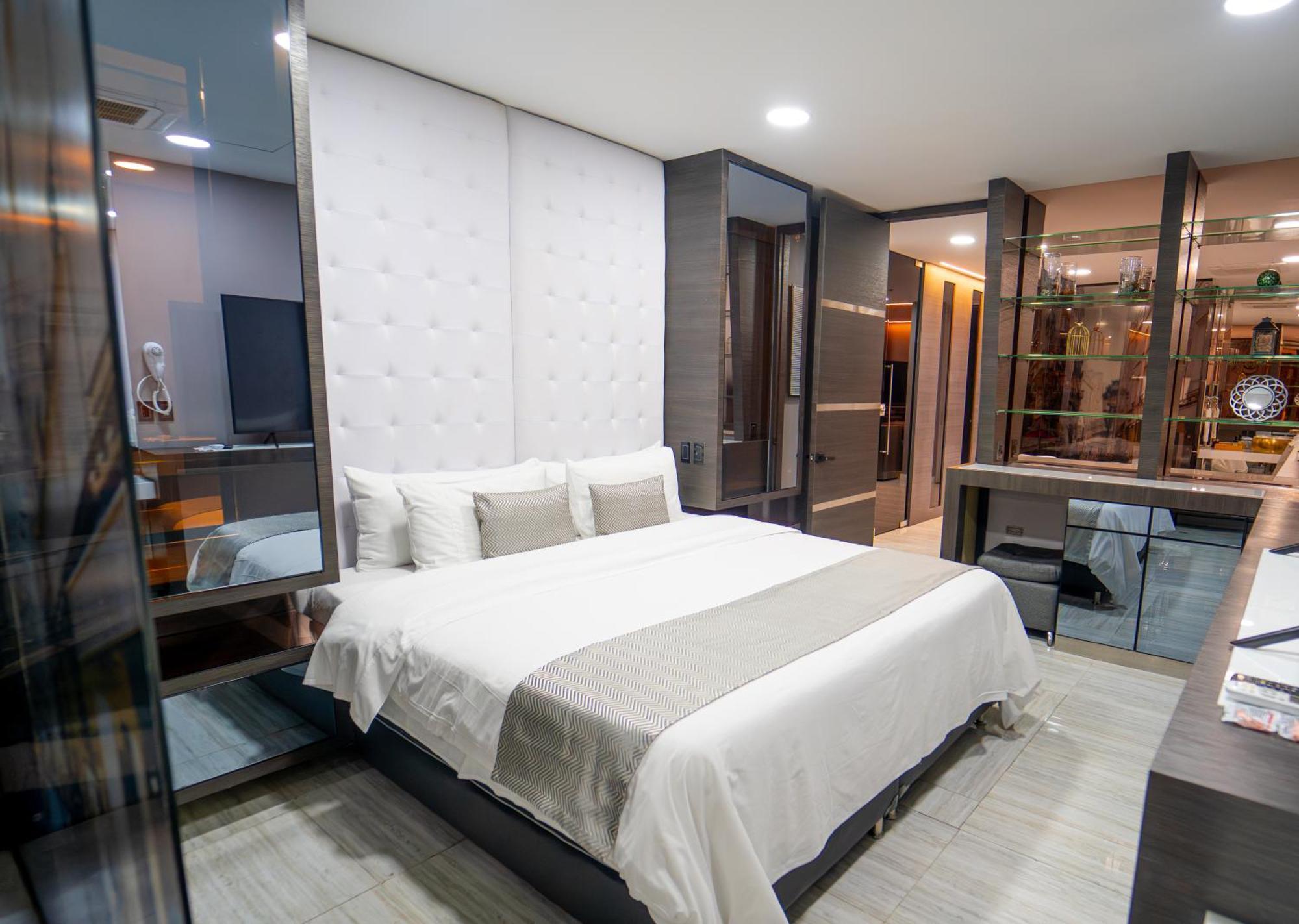 1Million Luxury Suites Medellín Exteriér fotografie