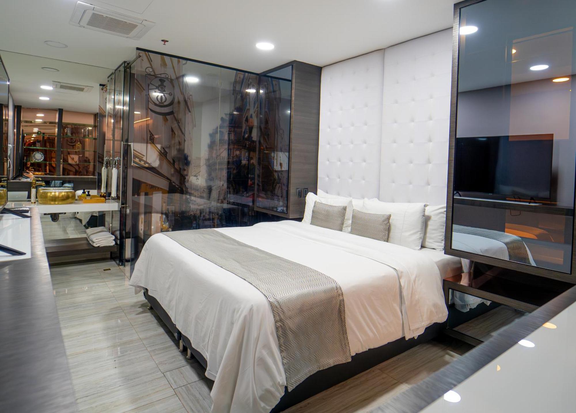 1Million Luxury Suites Medellín Exteriér fotografie
